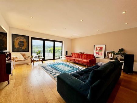 4 bedroom detached house to rent - Photo 2