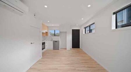 Modern 1 bedroom Townhouse! - Photo 5