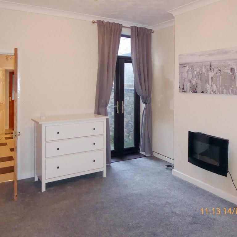 2 bedroom terraced house to rent - Photo 1