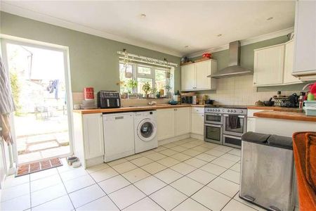 Danescroft Drive, Leigh-on-sea, SS9 - Photo 2