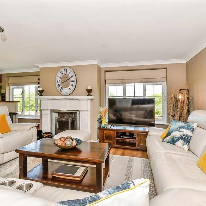 6 bedroom detached house to rent - Photo 1