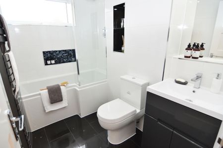 Harrowdene Gardens, Teddington, TW11 - Photo 4