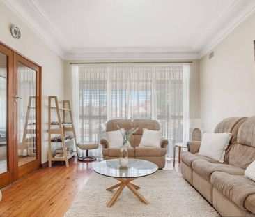 Charming 3-Bedroom Home In Immaculate Condition - Photo 1