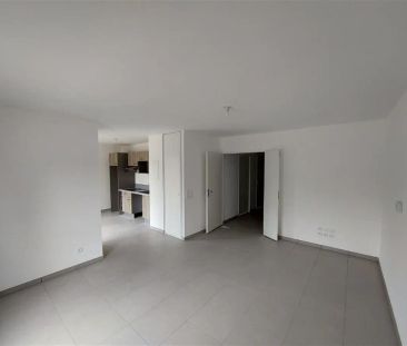 Location appartement 3 pièces - 67m² à L'isle-d'abeau (38080) - Photo 2