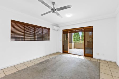 Bright & Breezy Coastal Living in Broadbeach! - Photo 4