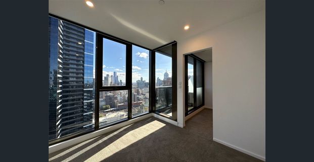 UNFURNISHED SPACIOUS ONE BEDROOM ONE CARPARK APARTMENT LOCATED IN HEART OF SOUTHBANK - Photo 1