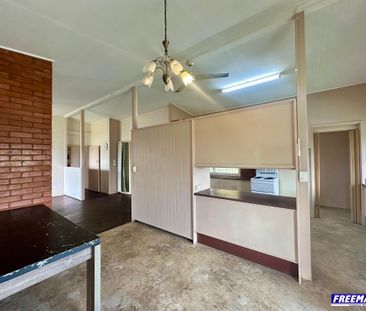 SPACIOUS 4-BEDROOM, 3-BATHROOM HOME IN AN UNBEATABLE CBD LOCATION - Photo 2