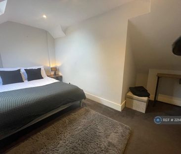 1 bedroom in a flat share to rent - Photo 4