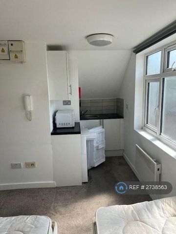 Studio to rent - Photo 4