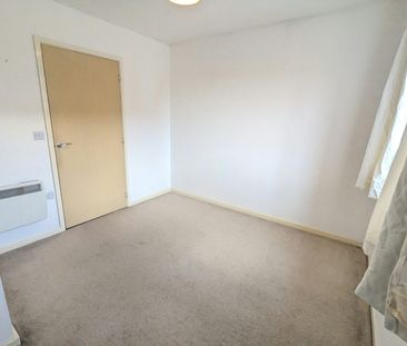 Flat to rent on - Photo 1