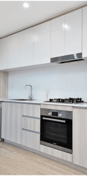 Immaculately presented apartment featuring open-plan living and spacious courtyard - Photo 1