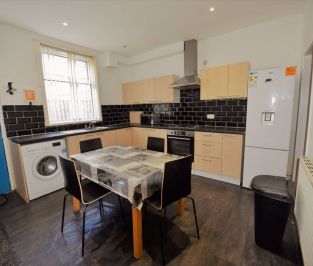 3 bedroom House in Burley Lodge Terrace Bed, Leeds - Photo 4