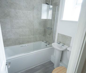 Long Lane, Huddersfield, West Yorkshire, HD5 9LH - Photo 1