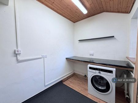 3 bedroom terraced house to rent - Photo 2