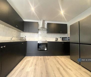 1 bedroom in a house share to rent - Photo 3