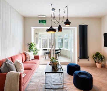 8 bedroom semi-detached house to rent - Photo 1