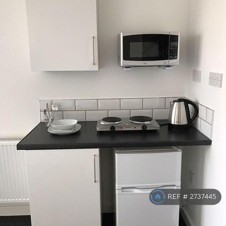 Studio to rent - Photo 4