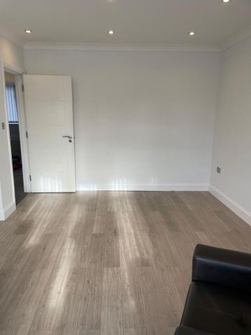 3 bedroom flat to rent - Photo 4