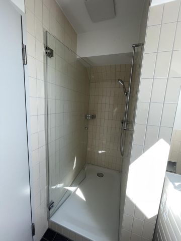 Neue 2.5-Zimmer-Dachwohnung mit freie Blick auf die Alpen - Foto 3