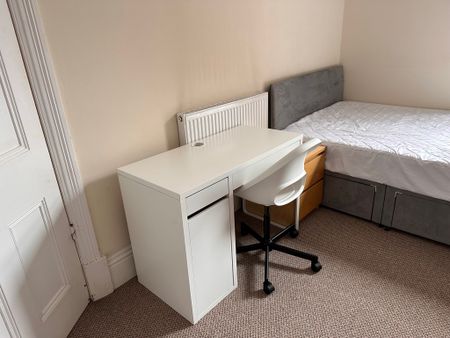 5 bedroom house - Photo 3