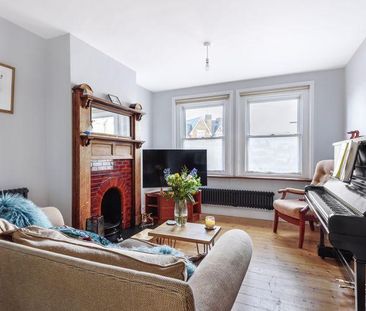 3 bedroom semi-detached house to rent - Photo 3