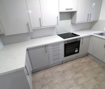 Lea Rise, Honley, Holmfirth, HD9 6EZ - Photo 2