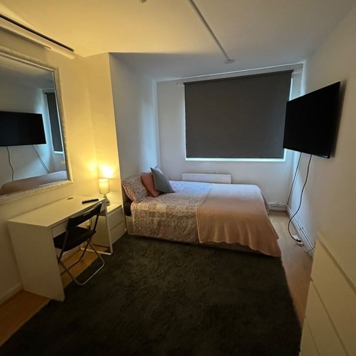 Room in a Shared Flat, Ifield House, SE17 - Photo 1