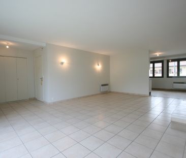 Location Appartement 4 pièces 128m² PRINGY 74370 - Photo 2