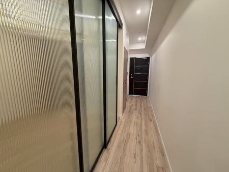 July 1st: 1 bed, 1 bath Top Floor – Clifton - Photo 3