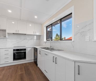 Family Home in Hillsborough! - Photo 6