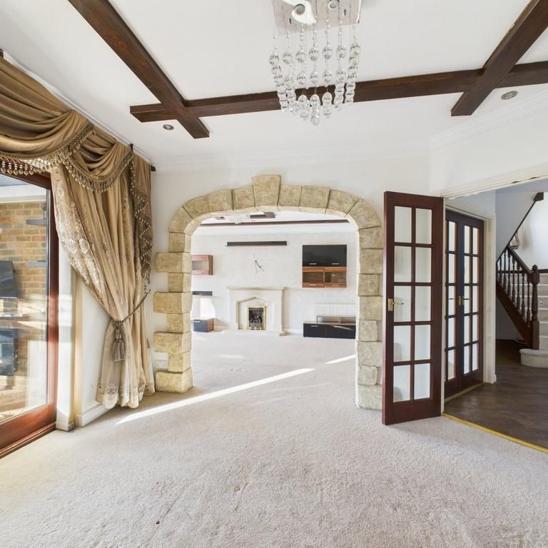 4 bedroom detached house to rent - Photo 1