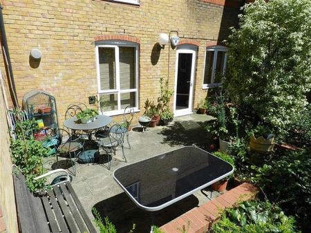 Belgrave Court, Ascalon Street, Battersea, SW8 - Photo 2