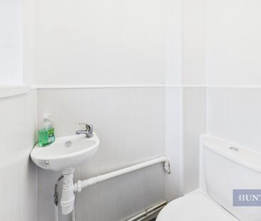 4 bedroom House To Let - Photo 5