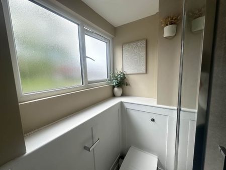 Stonecliffe Lawn (Room 4), Farnley, Leeds - Photo 2