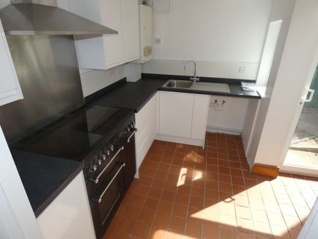 2 bed Terraced - To Let - Photo 4