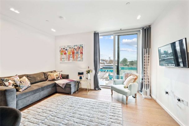 Second floor one bedroom flat in Lillie Square, an exclusive London development. - Photo 1