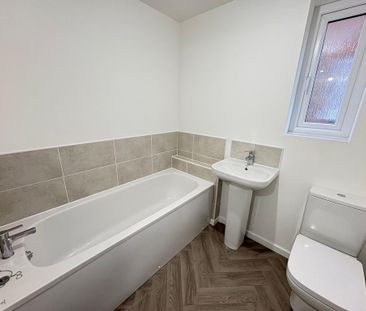 3 bedroom semi-detached house to rent - Photo 6