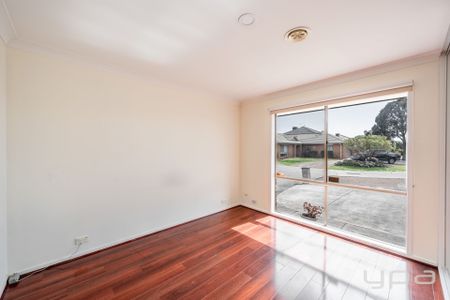 Immaculate Family Home! - Photo 3