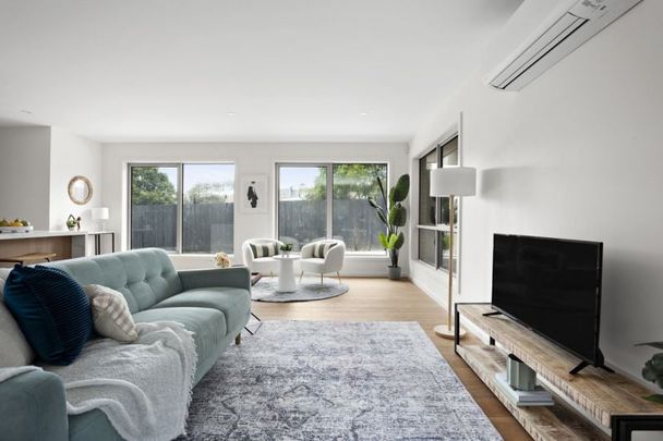 Location & Luxury - Photo 1