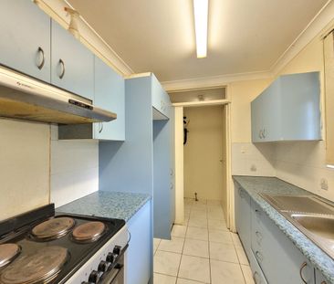 Convenient Location ! 2br unit + lock up garage - Photo 2