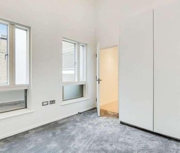 Upper Richmond Road, East Putney, SW15 - Photo 2