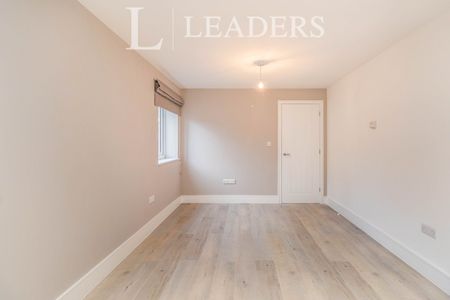 1 bedroom flat to rent Hersham Road, Walton, KT12 - Photo 5