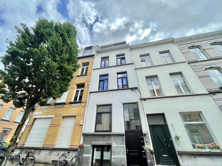 Gelijkvloersappartement met stadskoer te huur! - Foto 3