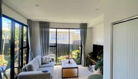 Near new two bedroom townhouse in Henderson - Photo 3