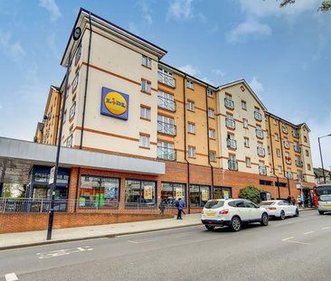 1 bedroom in a flat share to rent - Photo 1