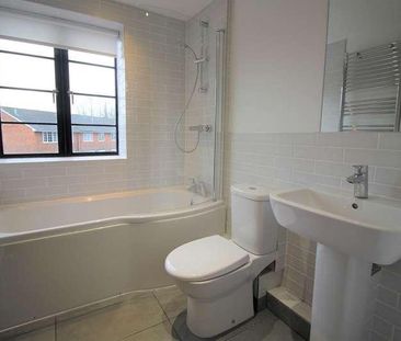 Salisbury Square, Hatfield, Hertfordshire, AL9 - Photo 1