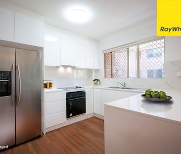 RENOVATED BEDROOM UNIT IN PRIME LOCATION - Photo 6