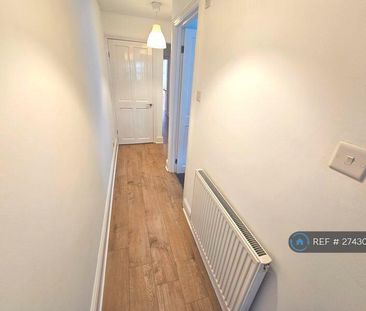 1 bedroom in a flat share to rent - Photo 4