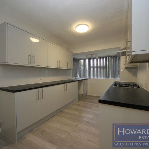 Penrose Avenue, Carpenders Park, WD19 - Photo 1