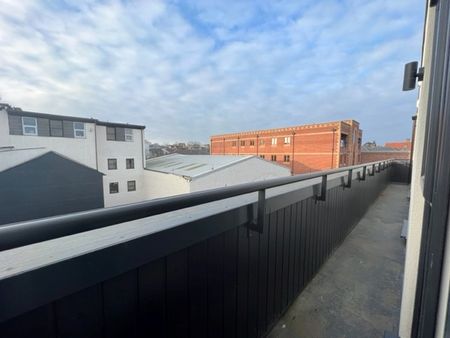 Modern 2-Bedroom, 2-Bathroom Student Apartment in Portswood, Southampton - Photo 5